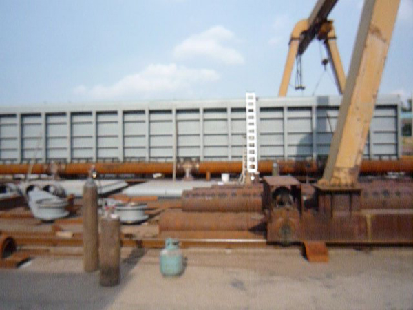 鋼閘門(mén)